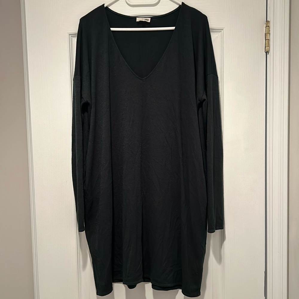 Aritzia dark green long sleeve dress